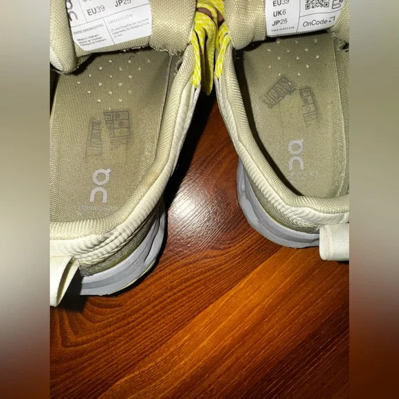 ON Cloudhorizon Waterproof Women’s Hiking Shoes in Glacier Caper - Picture 7 of 10